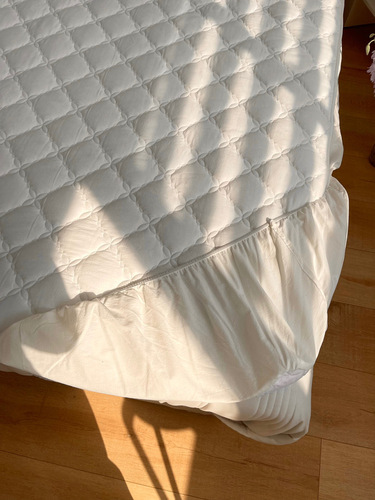 Thickened and high-dyed yarn-dyed washed quilted bed sheet single piece non-slip Simmons mattress protector washed bed cover