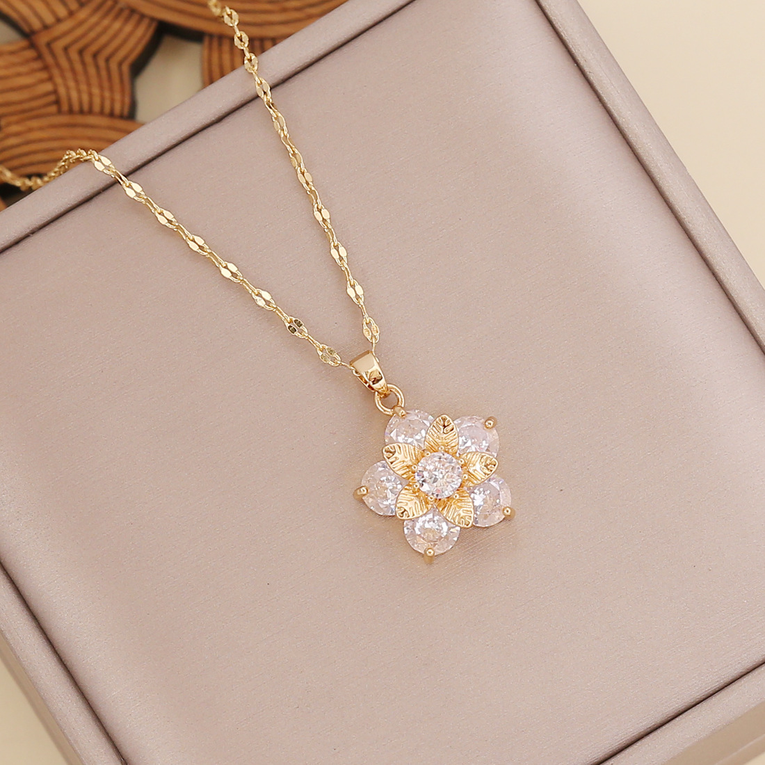 Flower Pattern Fashion Flower Metal Wholesale Pendant Necklaces