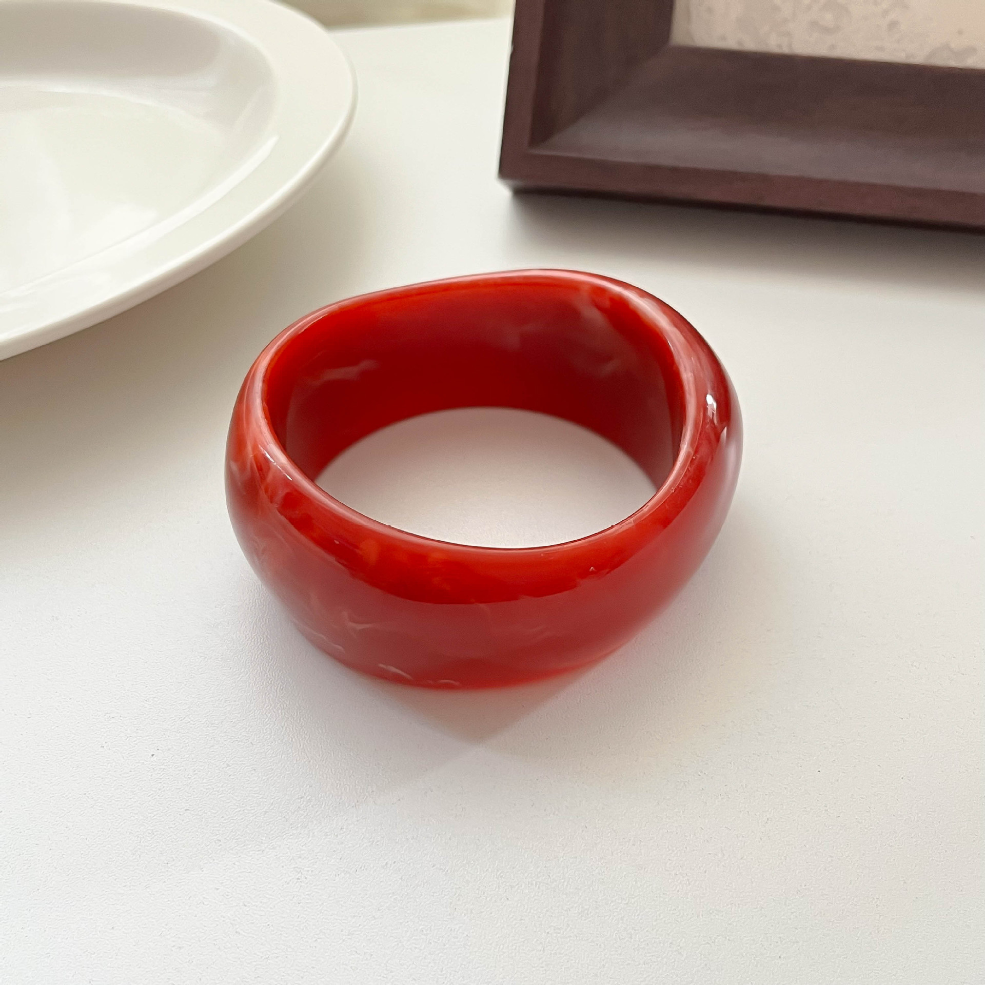 Red drawn white silk (inner diameter 66.8, weight 67.2 grams)