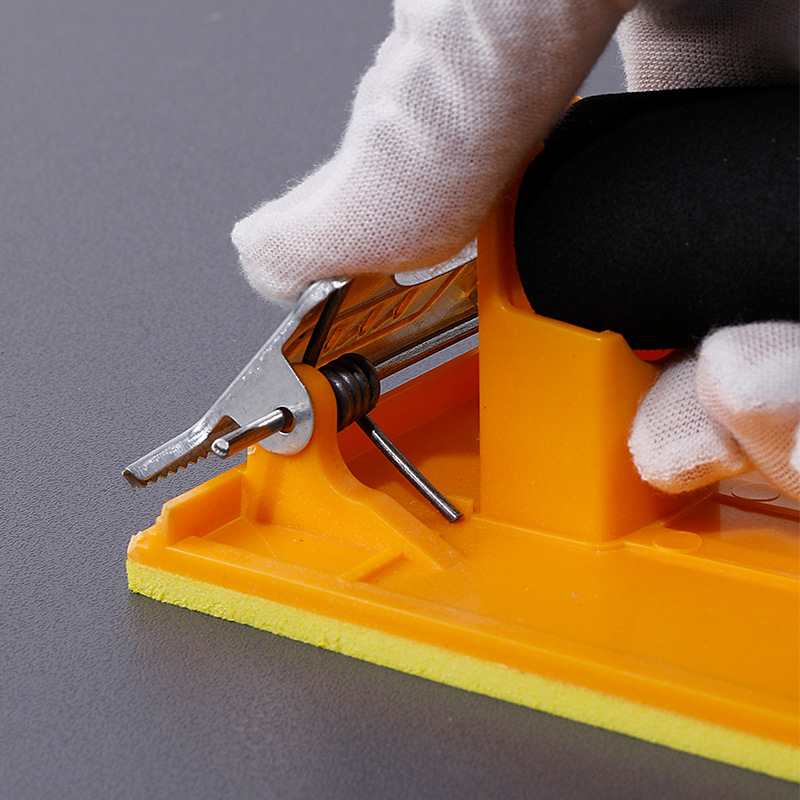 Nuevo titular de papel de lija pulido a mano engrosada esponja titular de papel de lija interior pared auto-cepillo pulido artefacto plástico titular de papel de lija al por mayor