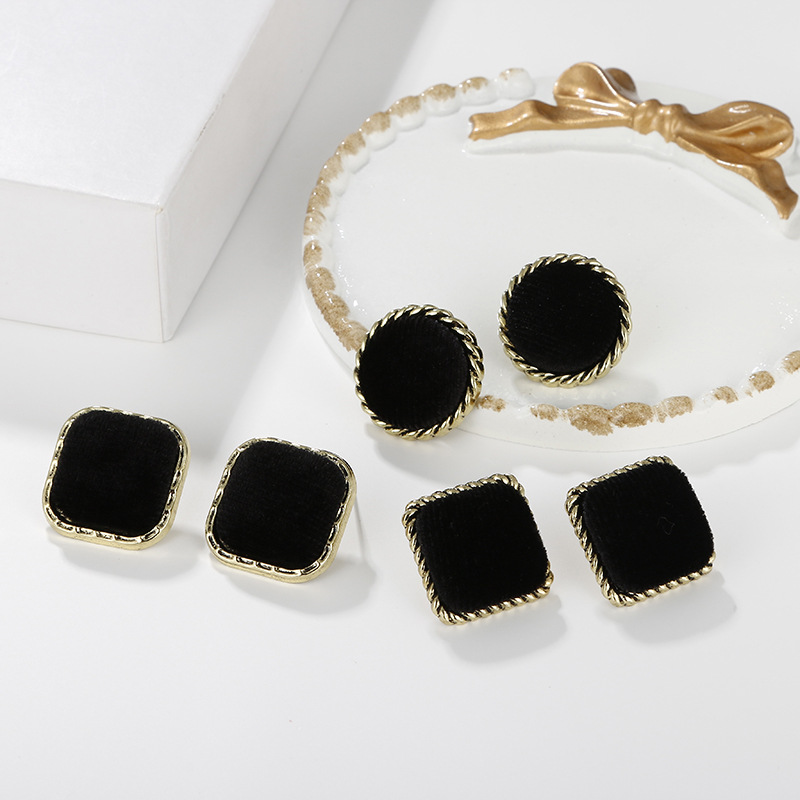 Wholesale Jewelry Retro Round Square Black Flocking Stud Earrings Snihaojewelry display picture 2