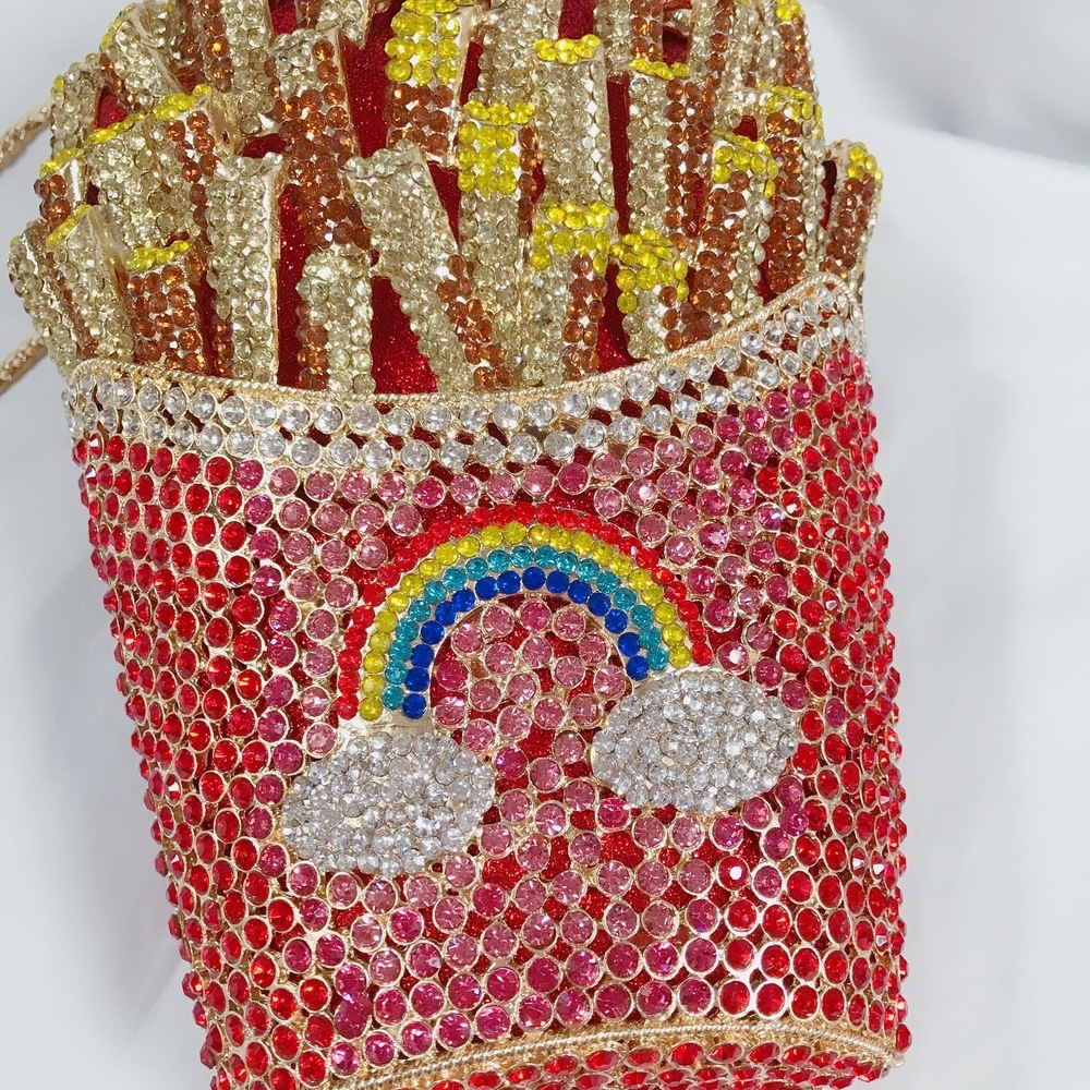 Bolsas de diamantes de cristal de Europa y América, bolsas de diamantes de metal hueco, bolsas de cena de diamantes de mano, bolsas más rojas