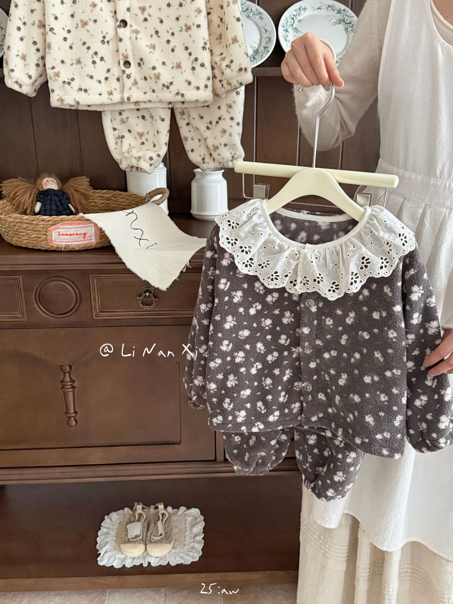 Coffee bottom floral