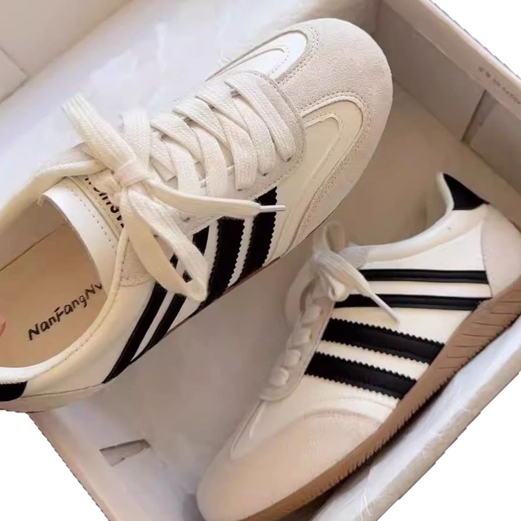 Zapatos de entrenamiento retro de mujeres primavera y verano de 2026 nuevos zapatos deportivos blancos planos de color combinados zapatos casuales suaves