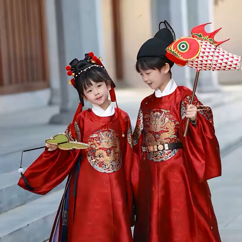 Children's Ming Dynasty Hanfu with Dragon Pattern, Ming Dynasty Gold-Woven Style Round-Neck Robe, Children's Clothing, Red Chinese Ancient Costume Hanfu Children's Ming Dynasty Hanfu with Dragon Pattern, Ming Dynasty Gold-Woven Style Round-Neck Robe, Children's Clothing, Red Chinese Ancient Costume Hanfu