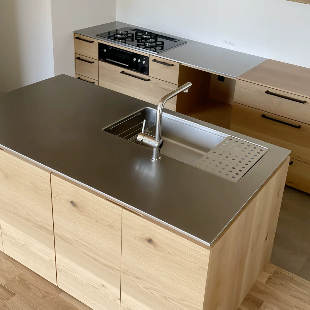 Кухонная мойка из нержавеющей стали 304, устойчивая к царапинам, цельная столешница, встроенный рабочий стол, пескоструйная обработка, случайный узор, матовая поверхность, индивидуальная настройка