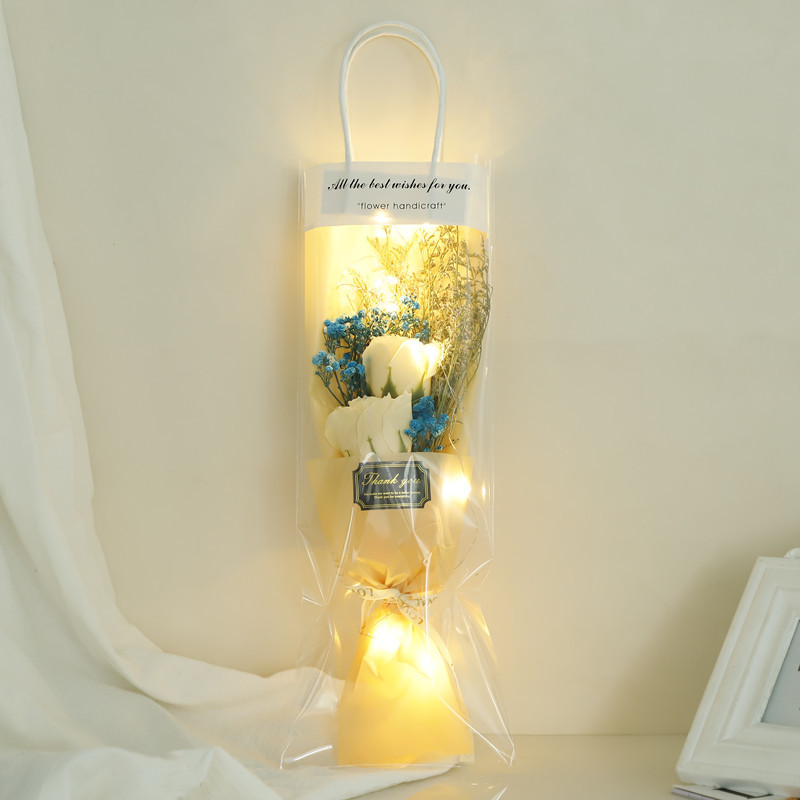 满天星+2朵玫瑰 香槟色