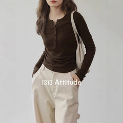 1313骨感美ラード風長袖茶色のシャツtシャツの女性は痩せた中に薄いベルベットの上着を着ている