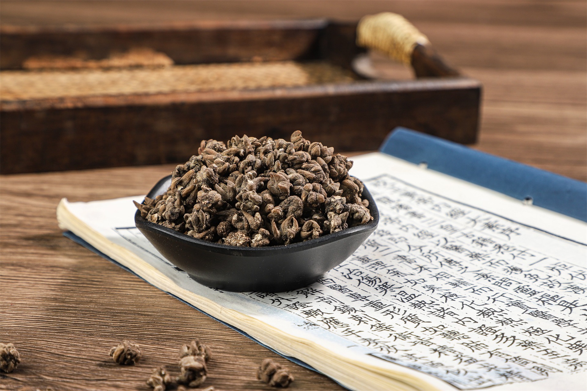 Cat Claw Herb Mao Zhua Cao Dried Root Tuber Wild-Crafted Bulk for Decoction and Herbal Wine 500g specifications