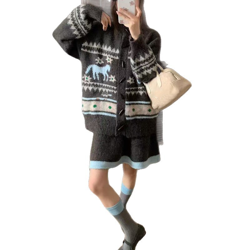 时尚复古针织提花套装女2025新款牛角扣加厚毛衣开衫+短裙两件套|undefined