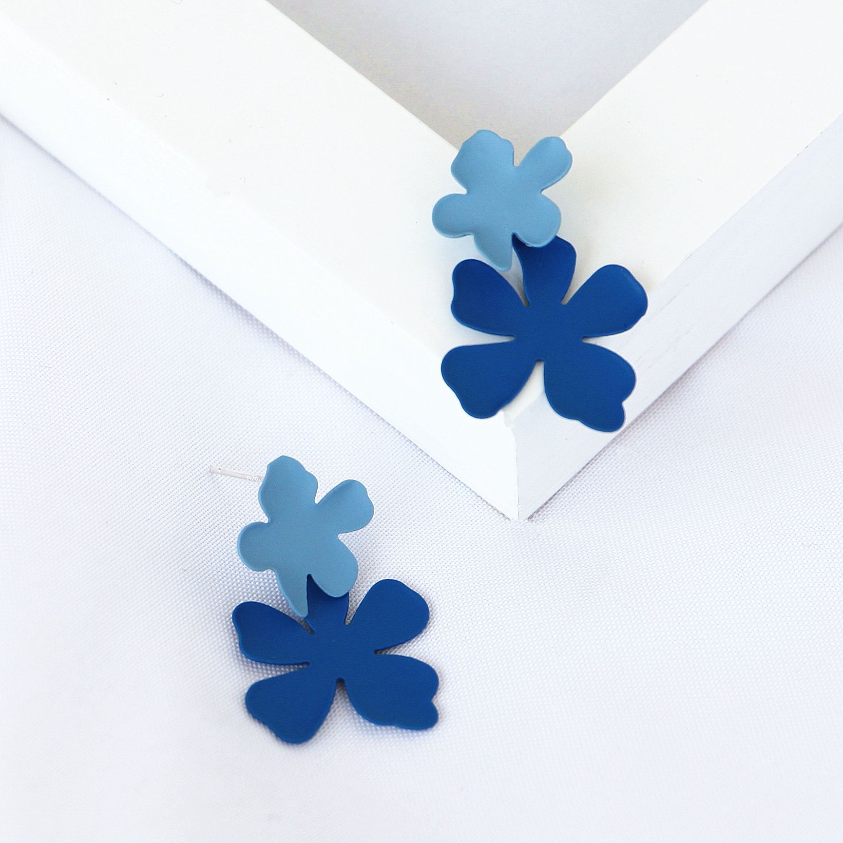 1 Pair Fashion Flower Alloy Stoving Varnish Women's Ear Studs display picture 7