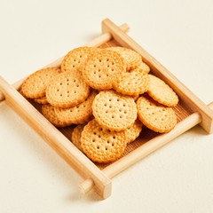 一件代發阿婆家的日式鹹蛋黃小圓餅乾批發散裝網紅休閒小零食品