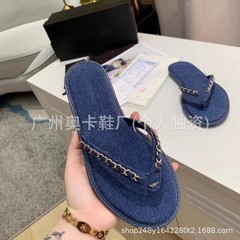 2025 新しいヨーロッパとアメリカの女性の中東メタルレターバックルローヒールスリッパ、家庭用と屋外用の気質ビーチサンダル