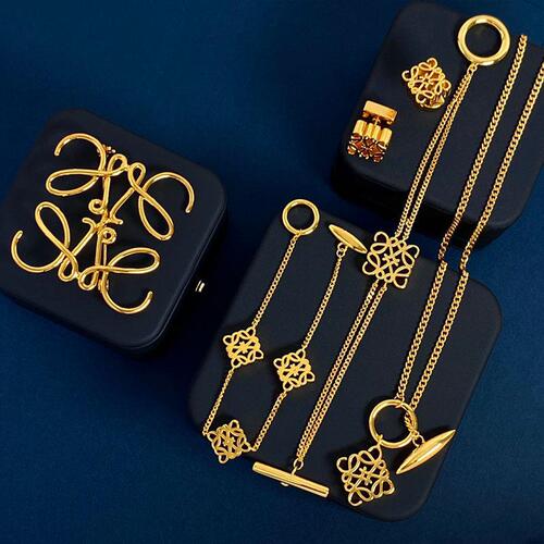 Cross-border fashion gold plated jewelry set wholesale abstract design hollow square OT clasp short chain European and American style