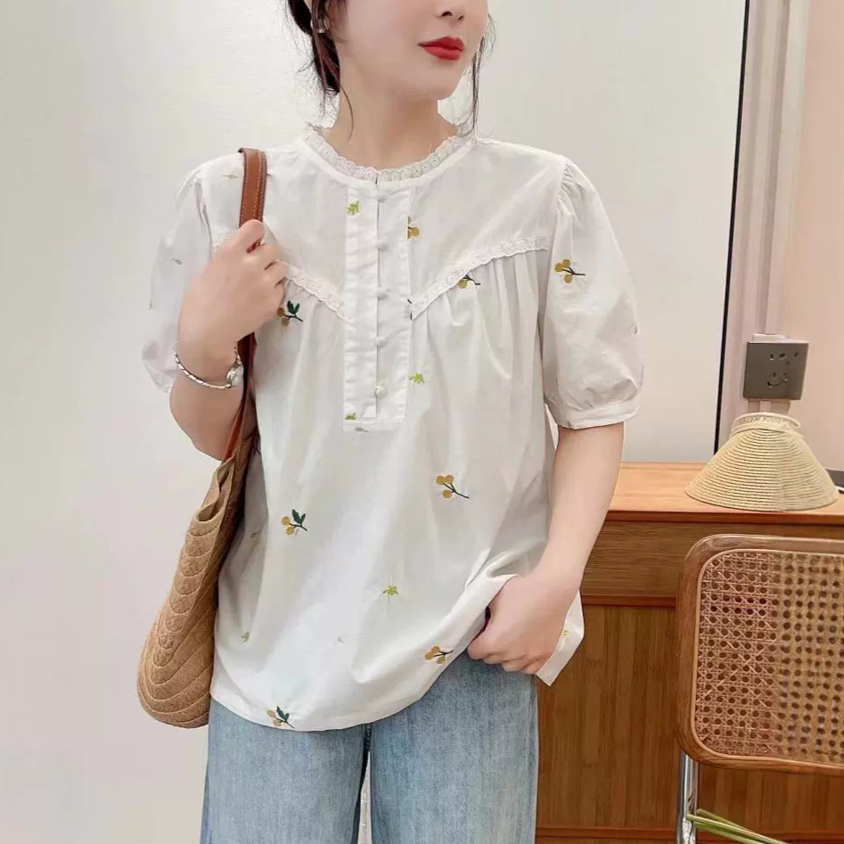 Shirt with a round collar