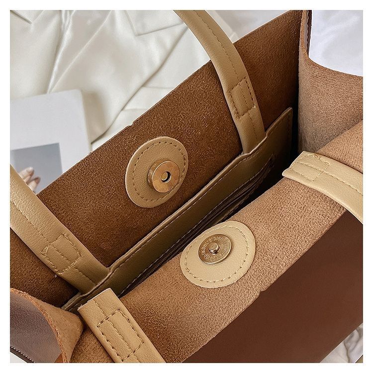 2024 New Bags Korean Version Versatile Commuting Bags Large Capacity Portable Tote Bag Temperament Popular Women’s Bag Vertical Style_voghion.com