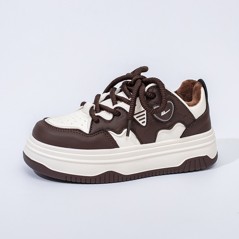 Retorno de terciopelo calentador zapatos de suela gruesa para mujeres nuevos zapatos de algodón de moda de invierno amor zapatos de altura baja zapatos de skate estudiantes de color para mujeres