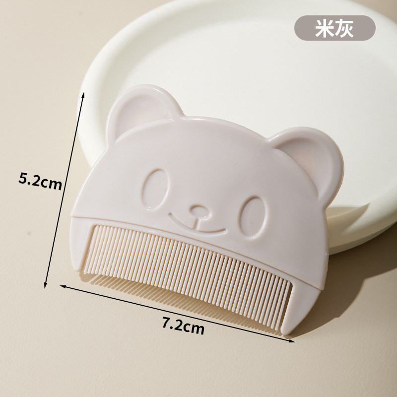 熊の形の赤ちゃんの櫛は胎垢の櫛に行きます。|undefined