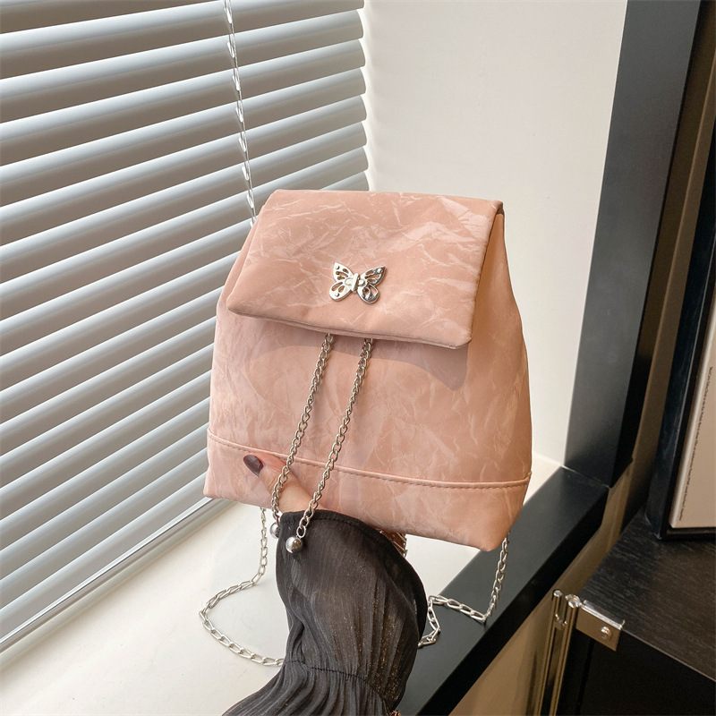 Borso de mariposa hueco de moda 2024 nuevo color sólido simple estilo de cadena de textura extranjera nicho de moda bolso de hombro