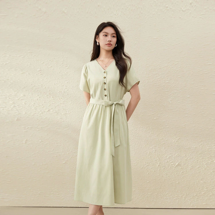 [Легкое и зрелое платье с v-образным вырезом на талии, утягивающее платье] Тонкая и красивая женская одежда больших размеров, толстая мм, 2025, новый летний стиль