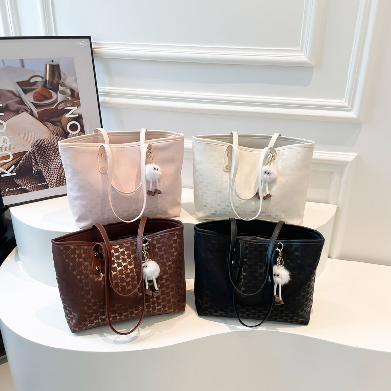 Moda transfronteriza letras reticulares portátiles bolsas de mano simples bolsas de mujer 2025 nuevo hombro de gran capacidad bolsas de brazo de marea