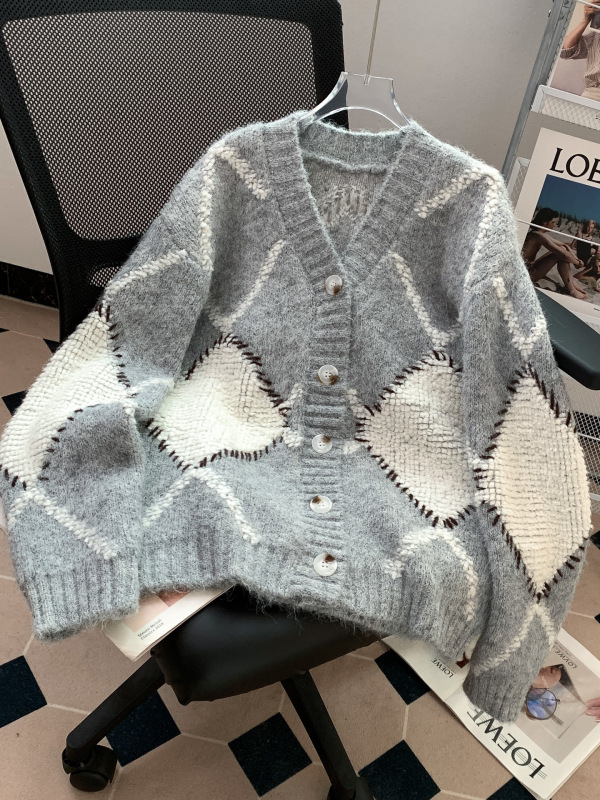 撞色菱格植绒开衫毛衣女2025秋冬新款宽松休闲慵懒风V领针织外套|undefined