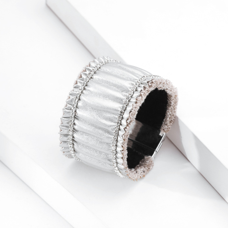 Fashion Diamond-studded Leather Bracelets display picture 5