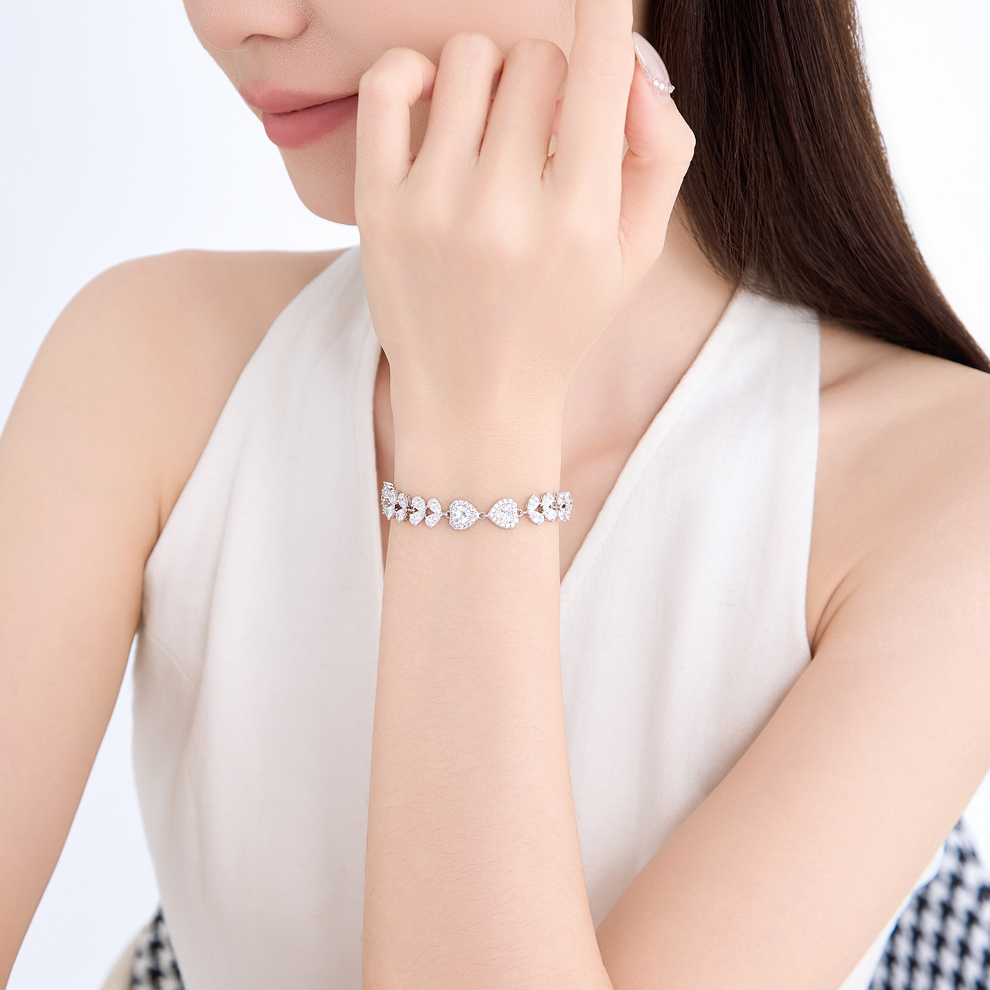 Pulsera Ajustable de Corazón en Aleación de Cobre para Mujer