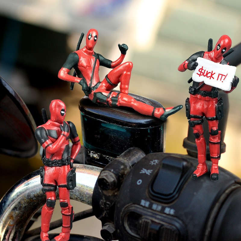 Accesorios de decoración del coche medio cuerpo Deadpool estatua modelo decoración del coche pequeño coche periférico barato escritorio oficina de mano