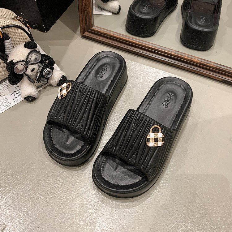 Versátil dama zapatillas frías antideslizantes con zapatillas de falda 2025 verano y otoño nuevas zapatillas de fondo suave antiodor