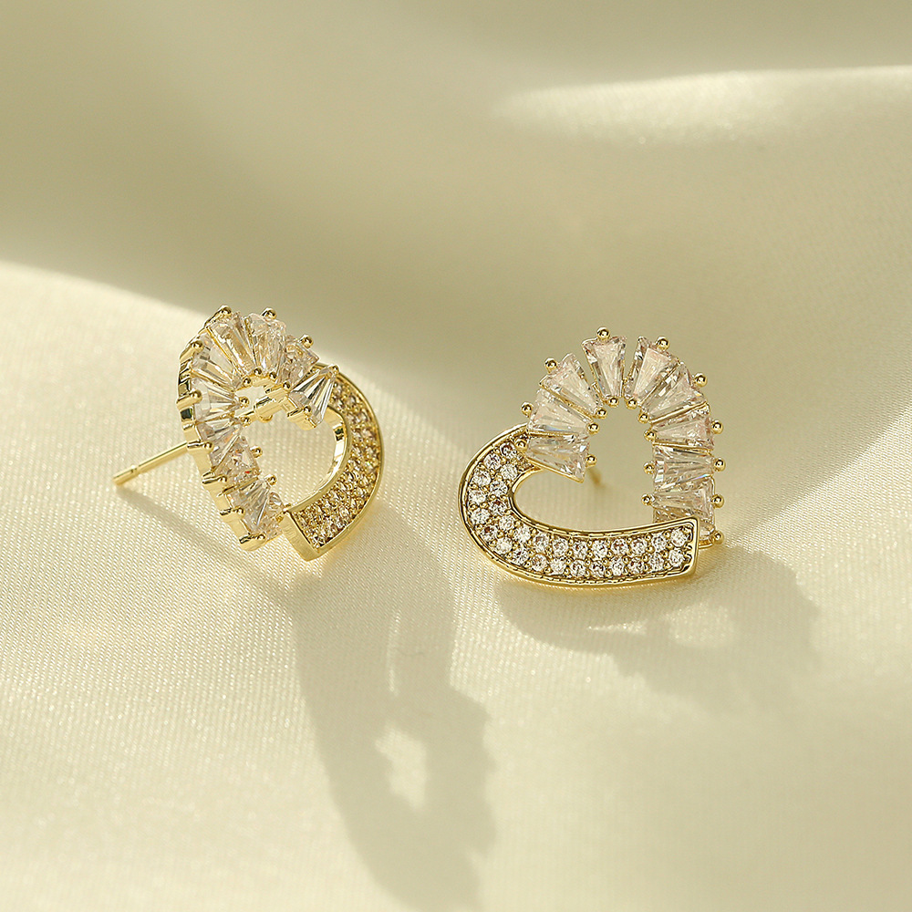 Fashion Hollow Heart Full Diamond Stud Earrings display picture 2