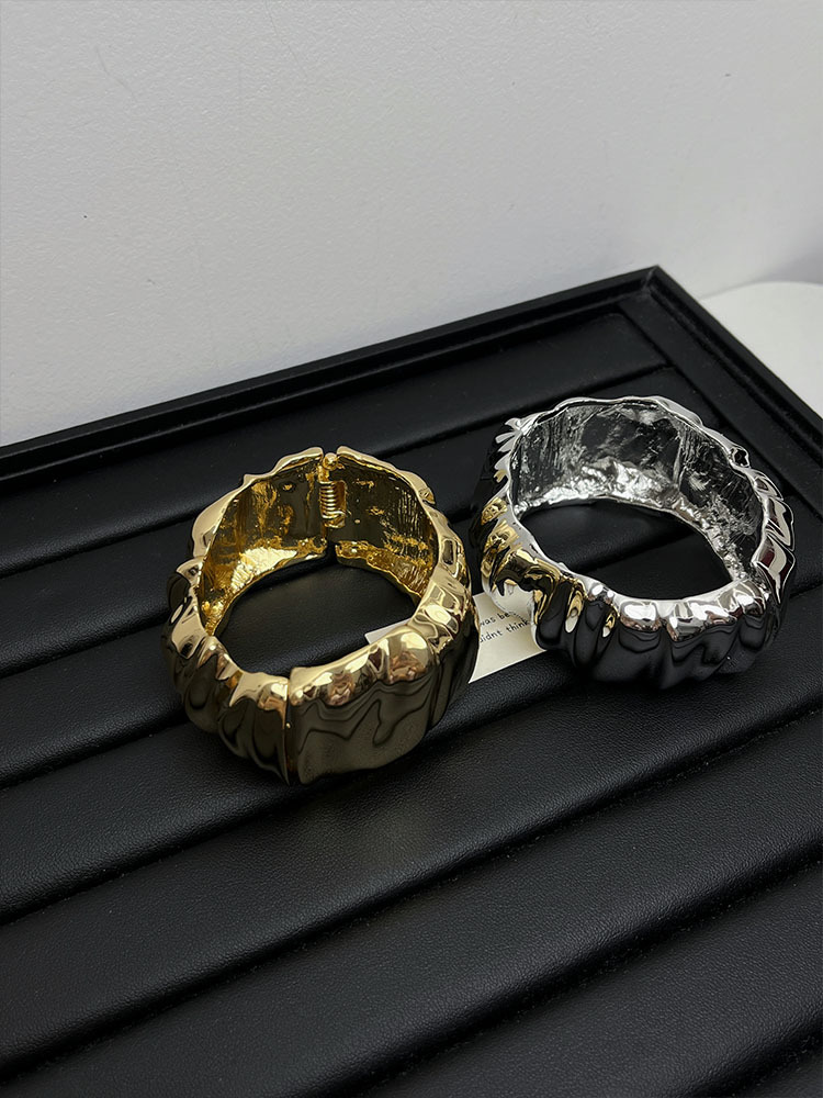 Vintage Style Solid Color Alloy Plating Unisex Bangle display picture 4