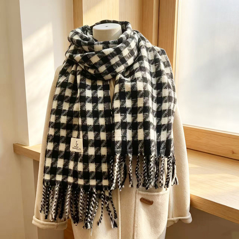 Korean-style houndstooth scarf for women, thickened for winter warmth, faux cashmere plaid neck warmer, couple's shawl Korean-style houndstooth scarf for women, thickened for winter warmth, faux cashmere plaid neck warmer, couple's shawl