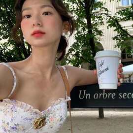 现 2026夏季新款韩国设计师fever博主蕾丝花边吊带上衣