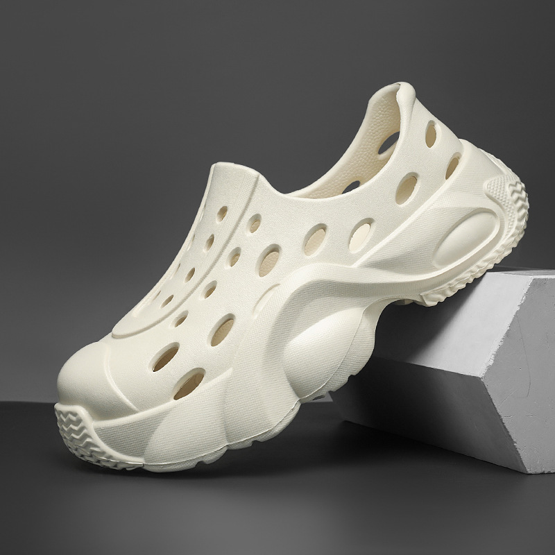 Pise en la mierda zapatos con agujeros de suela gruesa para hombres 2025 nuevo uso exterior de verano aumento playa antideslizante y desodorante sandalias Baotou
