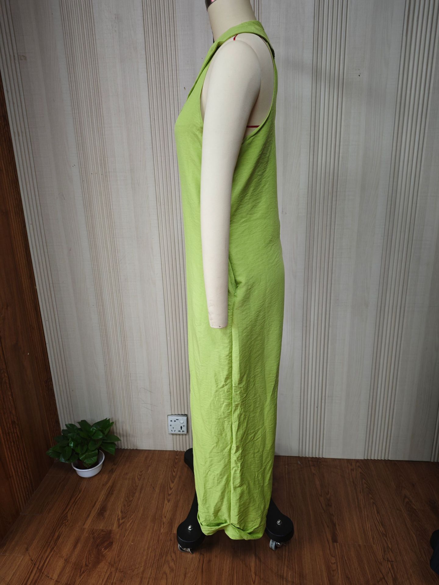 Summer Casual Solid Color Women's Jumpsuit Sleeveless V Neck_ecoleips.com