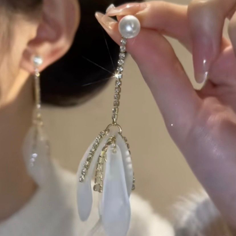 Acrylic fashionable earrings with zircon drop-shaped with tassels