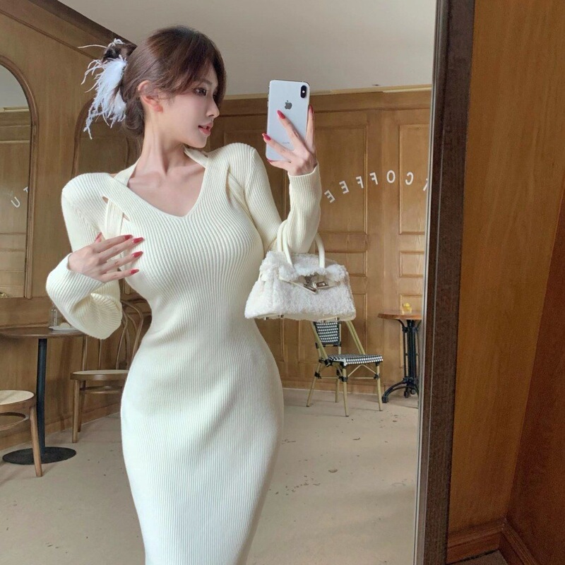 纯欲挂脖针织连衣裙女2025秋冬上新气质V领打底裙修身显瘦包臀裙|undefined