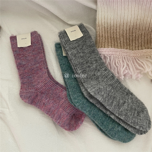 IOULOR unsaturated dyed wool socks winter warm Japanese pile socks girls double needle mid-calf socks wholesale