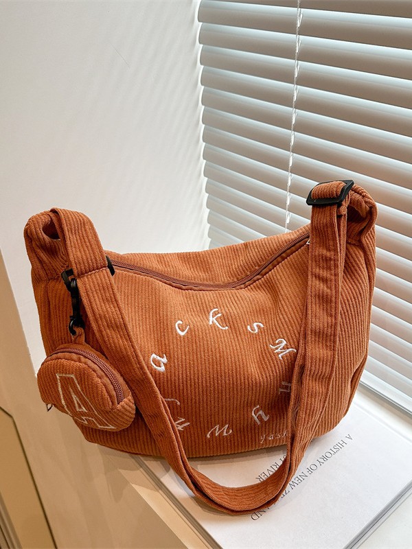 2024 invierno nuevo diseño de nicho bolso de alta capacidad bolso de hombro de moda simple bolso de mensajero de ocio de estilo occidental