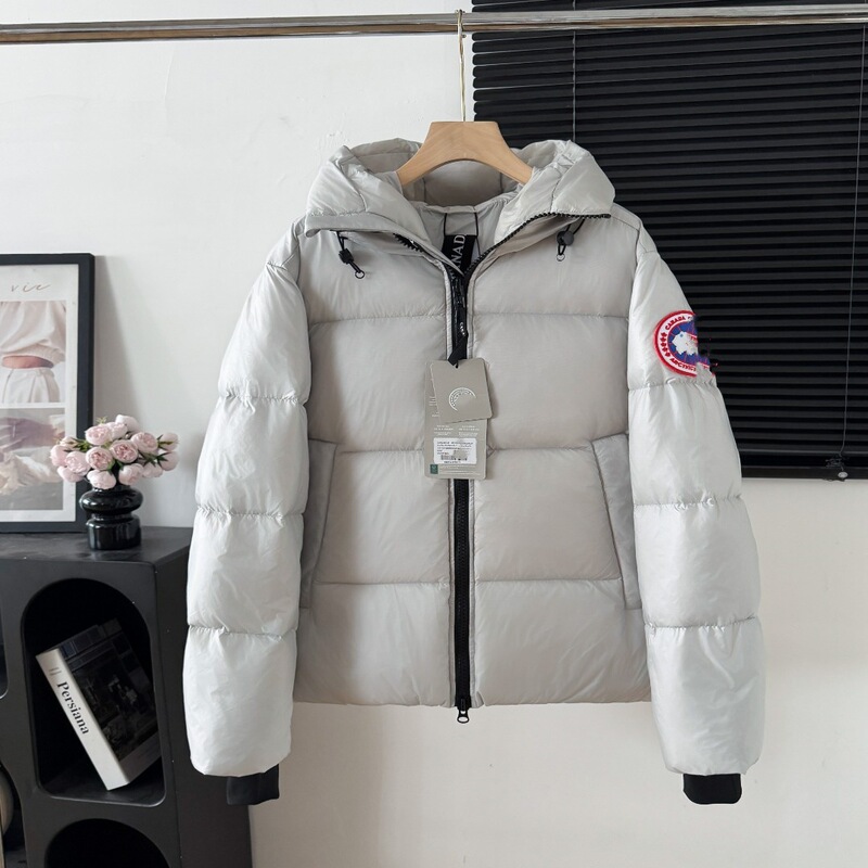 Popular cross-border Canada Goose hooded down jacket in black, unisex, loose and warm puffer coat 2252 Popular cross-border Canada Goose hooded down jacket in black, unisex, loose and warm puffer coat 2252