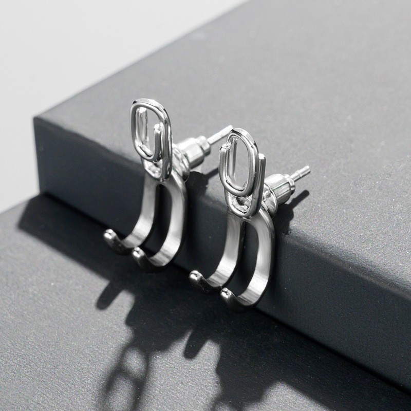 X060-A [Back-shaped earrings] a pair