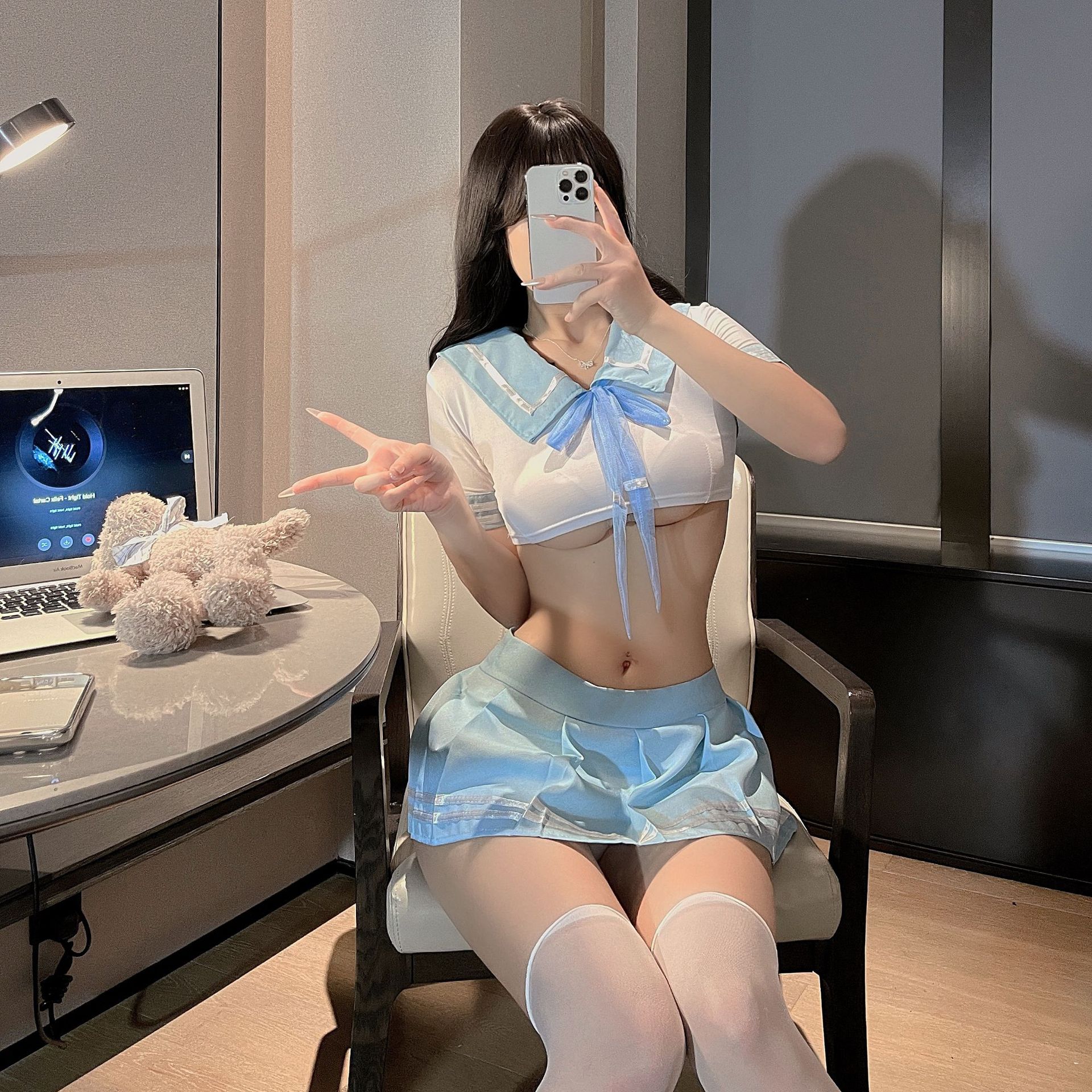 아쿠아 블루 슈트 [양말 제외]