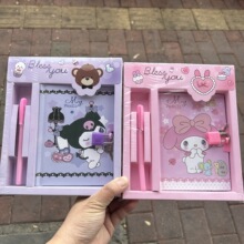 卡通三丽鸥史迪仔带锁硬皮笔记本套装A5挂锁日记本手账本带笔礼盒