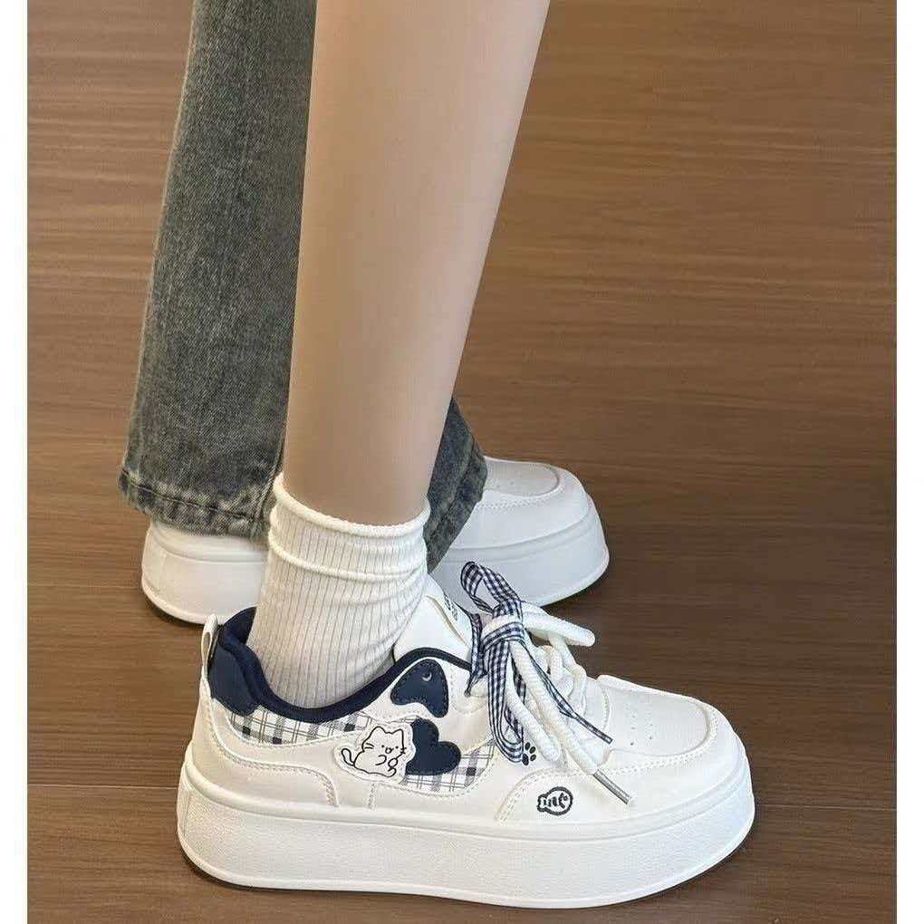 2026 verano nuevo plano antideslizante diario ligero frontal lazos de moda superficial estudiantes zapatos deportivos de mujer