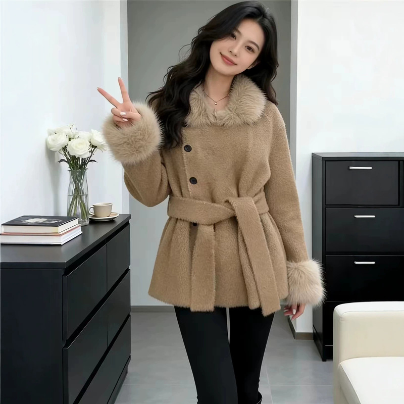 Elegant and warm loose-fitting sweater coat for women, new winter 2026 product, brown faux mink fur knit top Elegant and warm loose-fitting sweater coat for women, new winter 2026 product, brown faux mink fur knit top