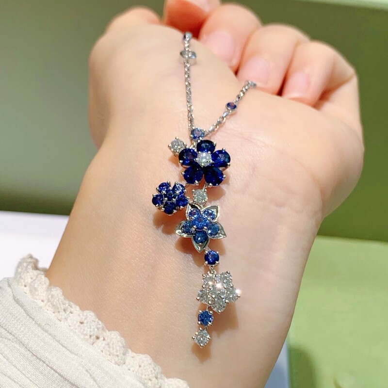 V-Gold High-Quality Midsummer Night's Dream Flower Sapphire Necklace, Elegant and Exquisite Diamond-Encrusted Flower Clavicle Chain with Colorful Diamonds V-Gold High-Quality Midsummer Night's Dream Flower Sapphire Necklace, Elegant and Exquisite Diamond-Encrusted Flower Clavicle Chain with Colorful Diamonds
