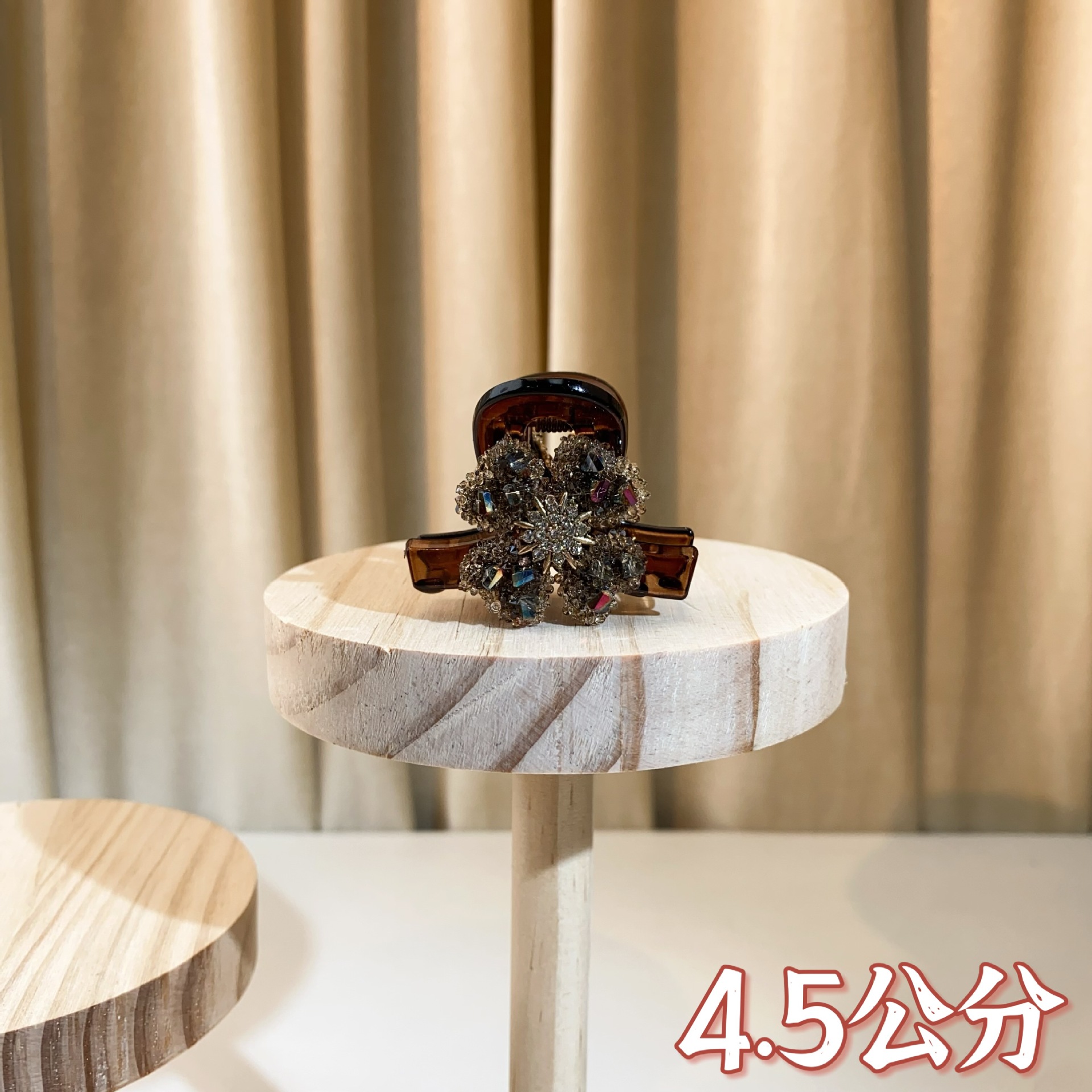 2025 New Product 4.5cm Full Diamond Cute and Sweet Four-Leaf Clover Bangs Small Clip Korean Style High-End Small Shark Clip