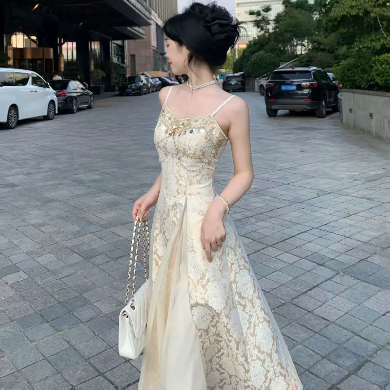 2025 новое летнее элегантное нишевое платье в стиле дворца с подтяжками, стройное и высококачественное