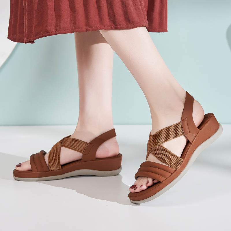 Amazon primavera y verano 2025 nuevo anti-deslizante respirable sandalias casuales de mujer cubierta de pie ligera y suave de moda zapatillas grandes frías
